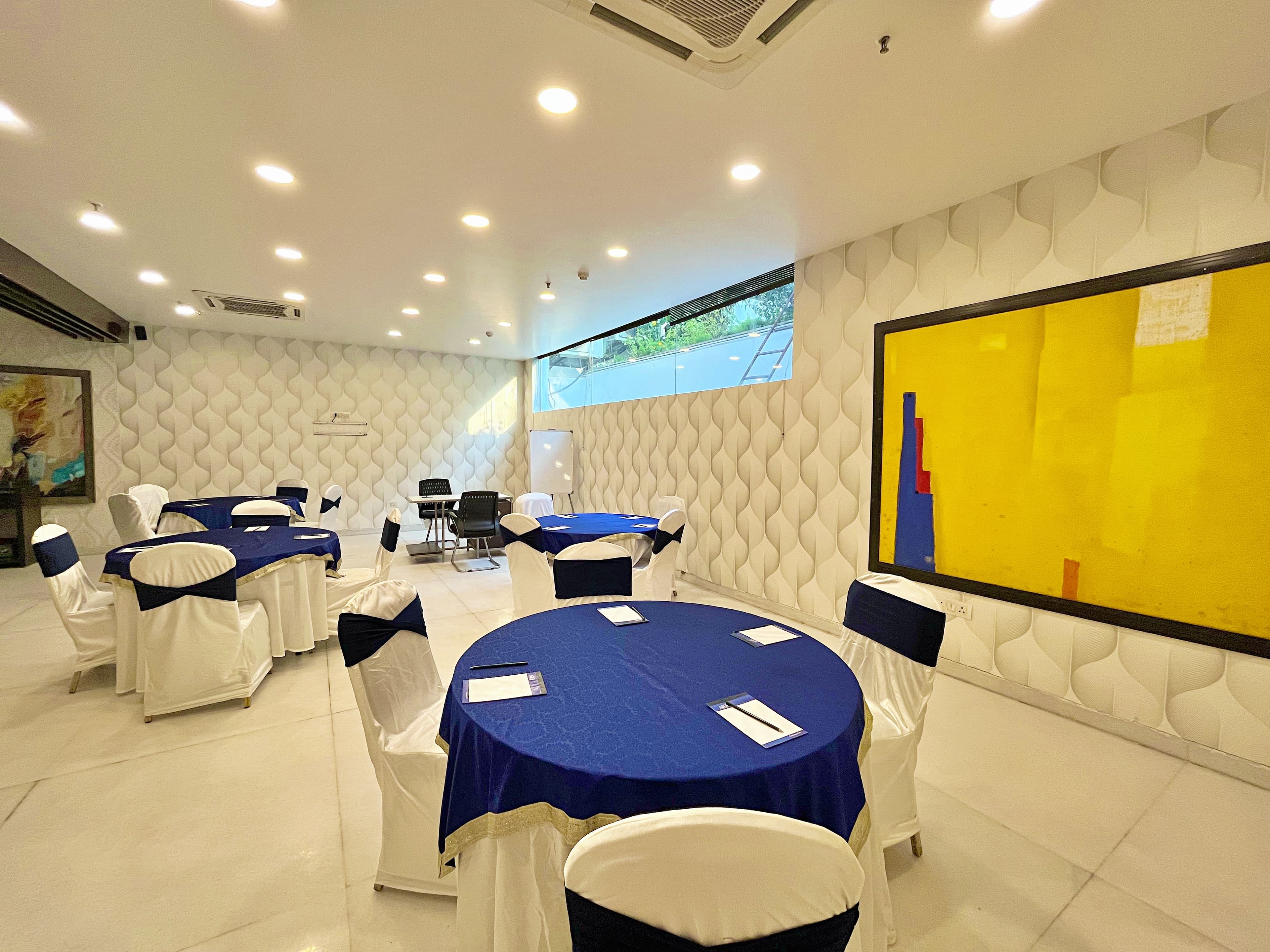 Amber Inn by Orion Hotels - 1