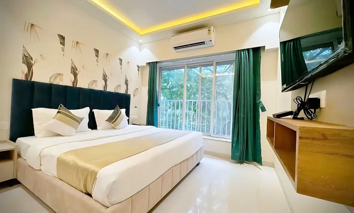 Hotel Near Khar Road Railway Station Mumbai :- The Orion Premium Suites