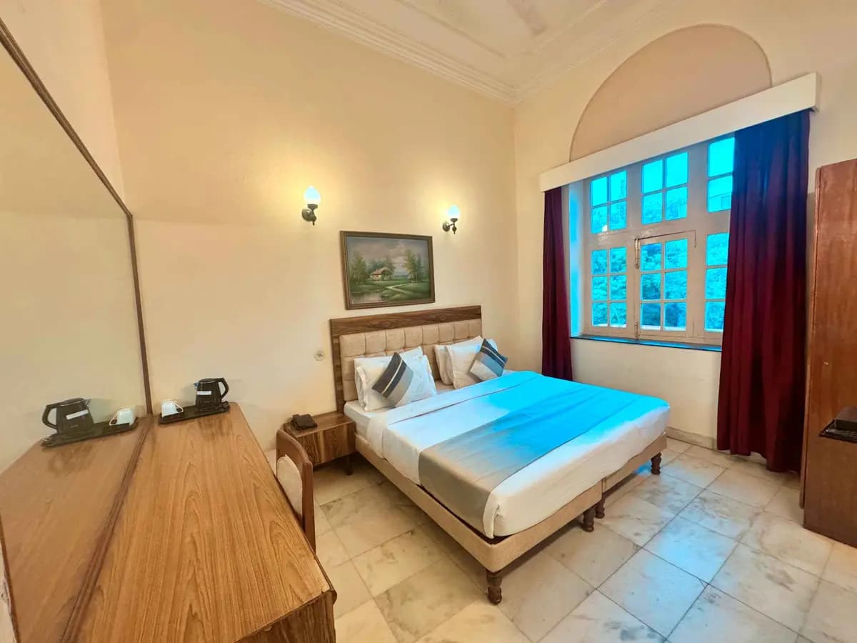 Hotel near Janpath Market Delhi
