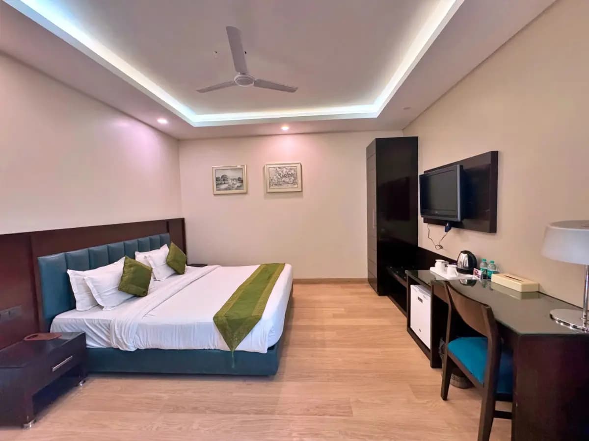 Best Hotel in Sukhdev Vihar Delhi
