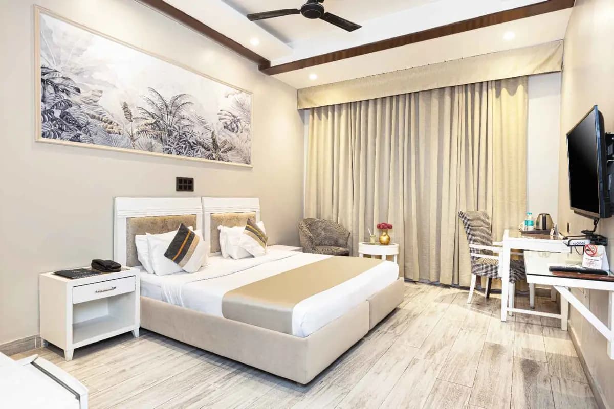 Couple Friendly Hotel in Lajpat Nagar Delhi