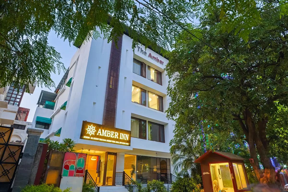 Hotels near Apollo Hospital Delhi 