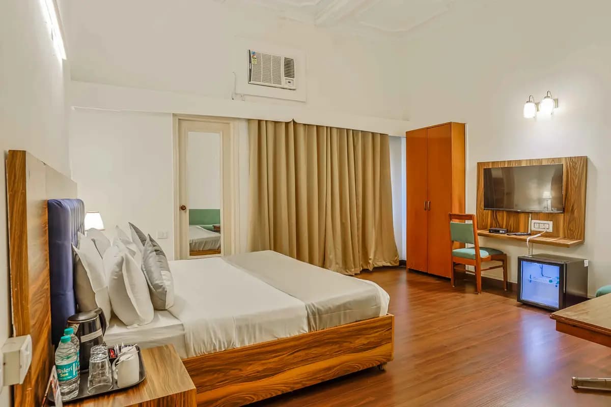 Hotel near Rajiv Chowk Metro Station